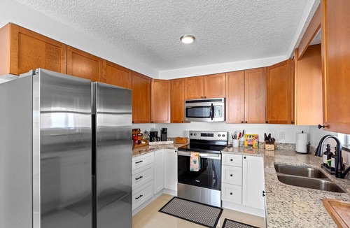 Madeira Beach House | Gulf-Side Beach House - Tiki Bar · Direct Beach Access · No Roads to Cross
