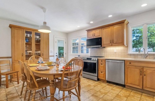 Hampton Bays House | HAMPTON BAYS HOME MINUTES FROM SOUTHAMPTON VILLAGE, SHINNECOCK BAY, OCEAN.