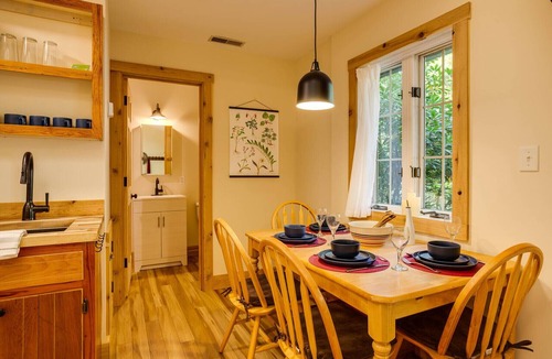 Tyro Apartment | Hanging Rock Cabin -