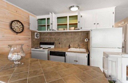 Hampton House | Harris Ave Hideaway | Harbor Deck | Walk to Beach
