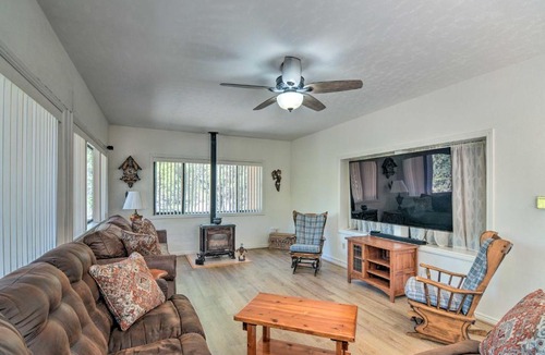 Mammoth Creek House | Hatch Retreat w/Deck, Grill & Creek Access!