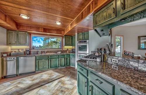Tahoe Village House | Heavenly Ski Lodge with lake views - only 1 minute to Boulder Lodge chairlift!