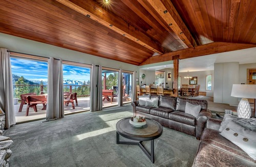 Tahoe Village House | Heavenly Ski Lodge with lake views - only 1 minute to Boulder Lodge chairlift!