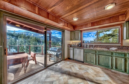 Tahoe Village House | Heavenly Ski Lodge with lake views - only 1 minute to Boulder Lodge chairlift!