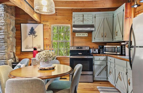 Floyd Dale Cabin | Hideaway Haven – A Private Retreat on 100 Acres