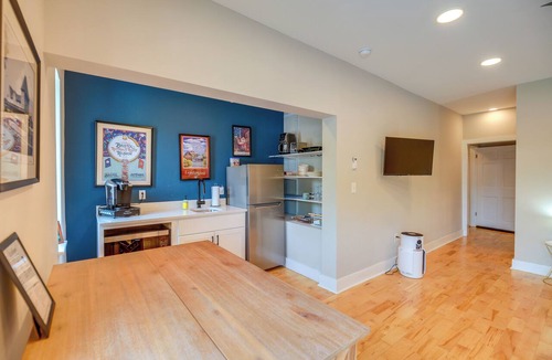 Bristol Apartment | Historic Downtown Bristol Loft - Free Parking