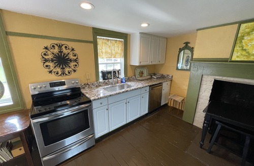 Fairfield House | Historic Lexington Retreat - 5BR on Acres- Perfect for Families, Friends & Pets