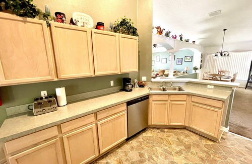 West Kissimmee House | 🥇Home Right Outside Disney World Parks. Sleeps 10. Free Pool Heat Sept-April
