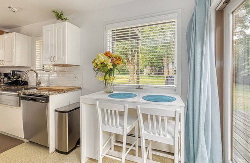East Hampton North House | House + Cottage + Pool on 1.5 acres near village