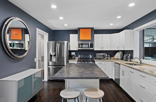 North Sea House | Huge Backyard, Large Living Room with Dining Area, Large Den with Built-In.
