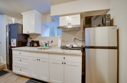Atlantic Apartment | Judkins Basement Suite Near Downtown & Light Rail