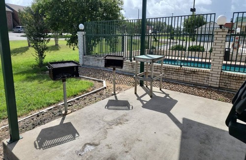 Sweet Home Apartment | King Bed Accessible | Yoakum West