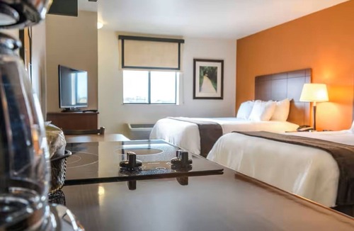 Overland Park Hotel | Kitchen-Equipped Suites Near Prairiefire Shopping District