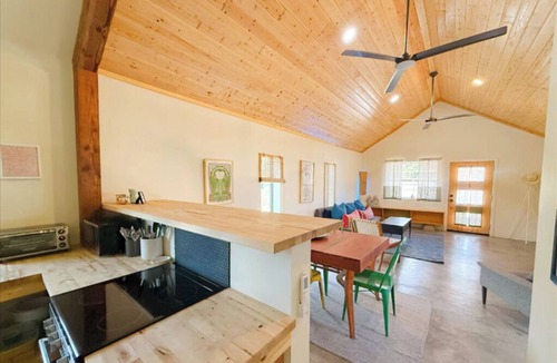 Marfa Apartment | La Palomita - Modern Casita in the Heart of Marfa TX