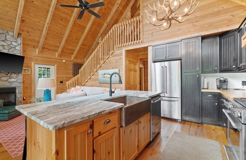 Seneca Cabin | Lake Keowee Cabin 14 miles to Clemson with Hot Tub and new private dock