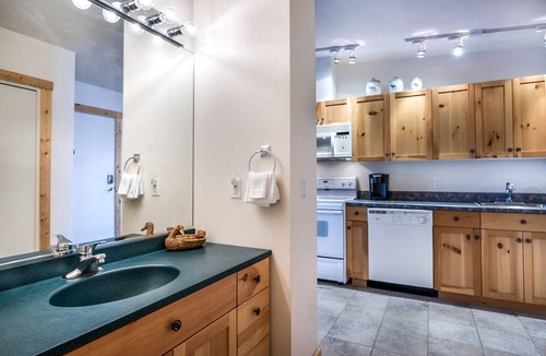 Polson Condo | Lakefront Studio with views!