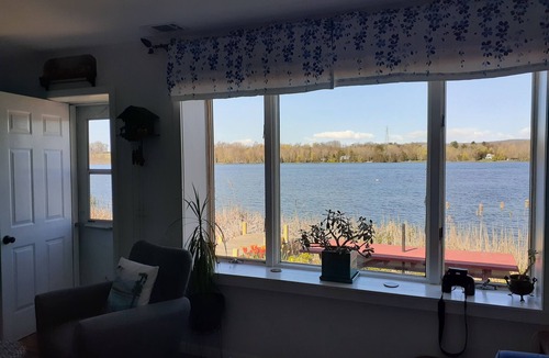 Sharon House | Lakefront Summer Stunner in New England Just 2 Hours From NYC