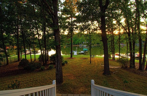 Lake Oconee House | Lakeside Escape on Lake Oconee | Private Dock | Kayaks | Renovated Home