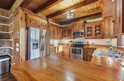 Spring City Cabin | Lakeside Lodge Retreat | Luxury Cabin on Watts Bar