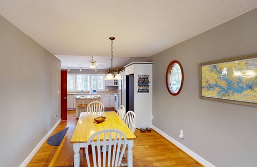 High Point House | Lakeside Park - Spacious pet friendly house w/hot tub, kayaks, air hockey, deck & patio