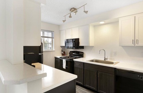 Lynnwood Apartment | Landing at Collins Junction - 2 Bedrooms in Downtown Lynnwood