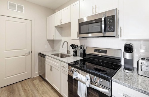 Richmond Apartment | Landing | Chic 1BD, Game Room, Gym