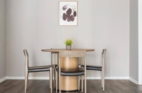 Homewood Apartment | Landing | Chic 2BD, Gym, Pool