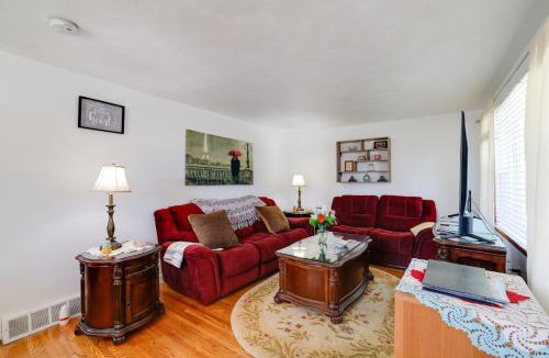 Tonawanda House | Large Private Yard: Home 14 Mi to Niagara Falls!