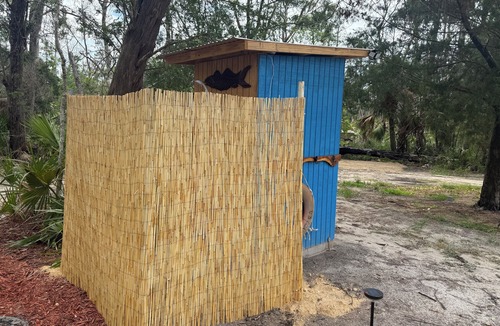 Steinhatchee House | large RV sites available with awesome lake for FUN and scallop season memories!
