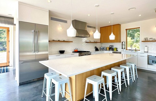 South Fork House | Lost River Solar - Modern 4BR+lofts. Hot Tub w/Epic Views! Swim + Fish Pond!