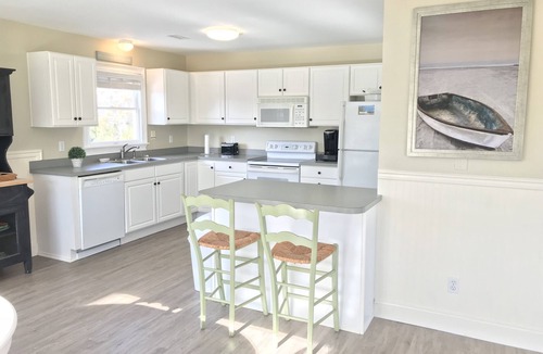 Palisade Acres Cottage | Lovely 3BR 2BA Oceanside Cottage, Hot Tub, Short Walk to Beach
