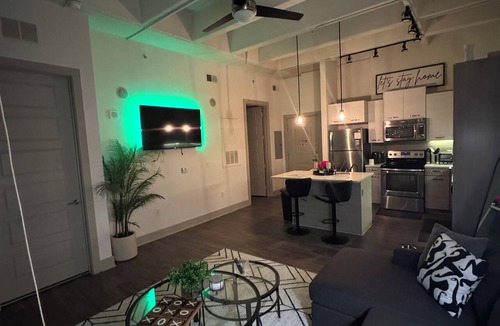 Downtown Atlanta Apartment | Luxe Downtown High-Rise-Stunning Views & Prime ATL Location Close to Attractions