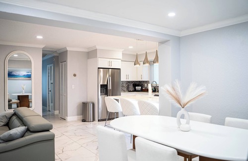 Driftwood House | Luxe Oasis with Pool, Hot Tub and Sauna close to HARD ROCK CASINO