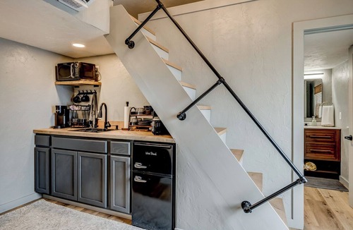 Stillwater Cottage | Luxurious & Cozy 2-bedroom cottage with HOT TUB in Stillwater