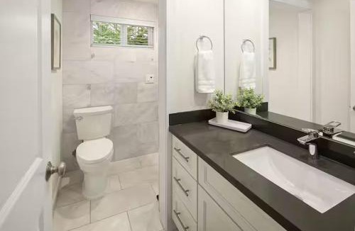 Lower Queen Anne Apartment | Luxury 1bd 1bath city view Space needle