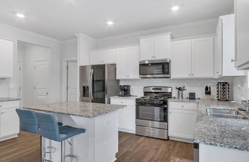 Cliftondale House | Luxury 5BR Ideal For Vacationers, Groups, Corporate & Insurance Stays Near ATL