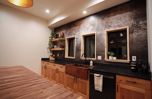 Mammoth Creek Cabin | Luxury Cabin w/Sauna|Near Zion & Bryce|Sleeps 8