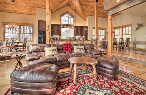 Franklin Cabin | Luxury Dog-Friendly Cabin Rental in Franklin