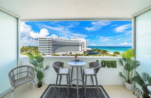 Mid Beach Condo | Luxury Vacation Rentals at Fontainebleau Miami Beach by LRMB