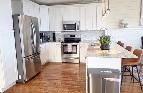 Alki House | Luxury Waterfront Living with Sweeping Bay & Mountain Views