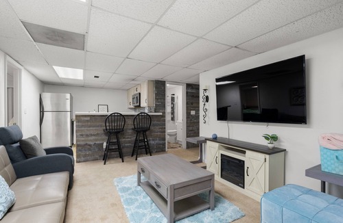 Clarkdale House | Marietta Hilltop Harmony: Close to Atlanta's Magic