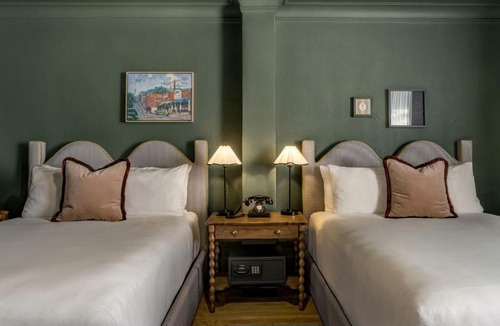 Lower Queen Anne Hotel | MarQueen Hotel - NEWLY RENOVATED