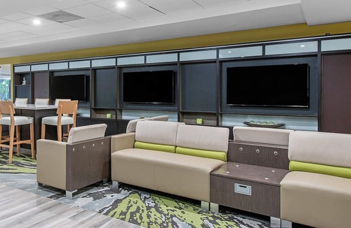 Tropic Hotel | Memorable Space Coast Stay! 3 Stylish Units |Free Parking | Pets Welcome