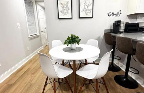 Fitchburg Apartment | Modern 3BR Near FSU - 15 Min to Wachusett