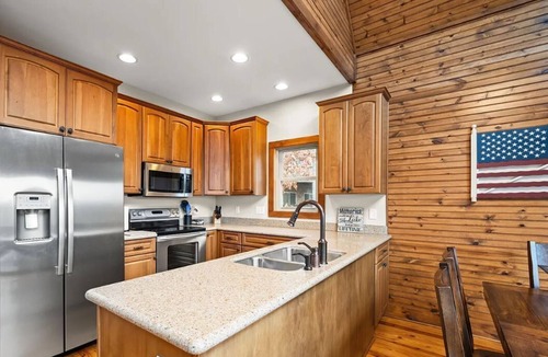 Saxony Forest Cabin | Modern 4 bed 3.5 bath Cabin: Lake Keowee views! Near Clemson!