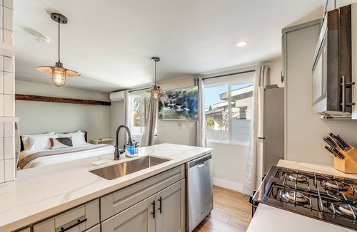 San Diego House | Modern 5-bedroom house in fabulous San Diego with Pool/hot tub