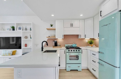 Townsite Cottage | Modern Beachfront Cottage