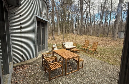 Germantown Cabin | Modern Cabin, Sauna, EV Charger, Forest Escape, Close to Tivoli, Germantown, RH