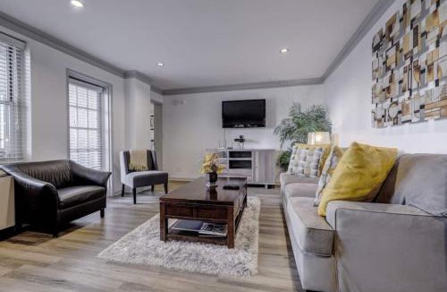 Downtown Atlanta House | Modern Downtown 2 Bed 2 Bath Near Aquarium