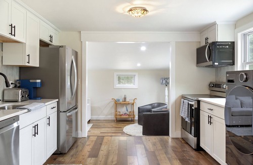 Hampton Bays House | Modern Hamptons Getaway: 5 minutes to the Beach and Restaurants!